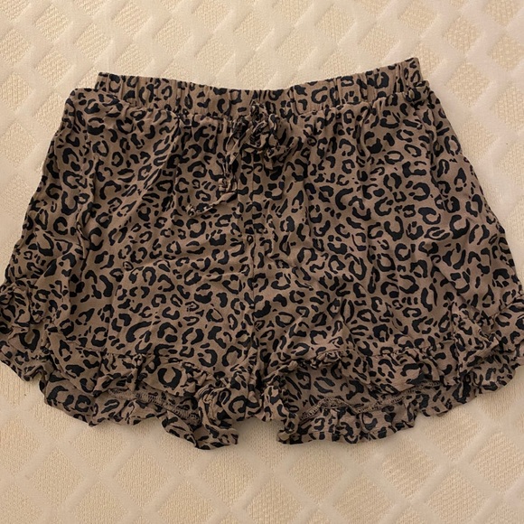 AE Leopard High Rise Shorts - Picture 1 of 2